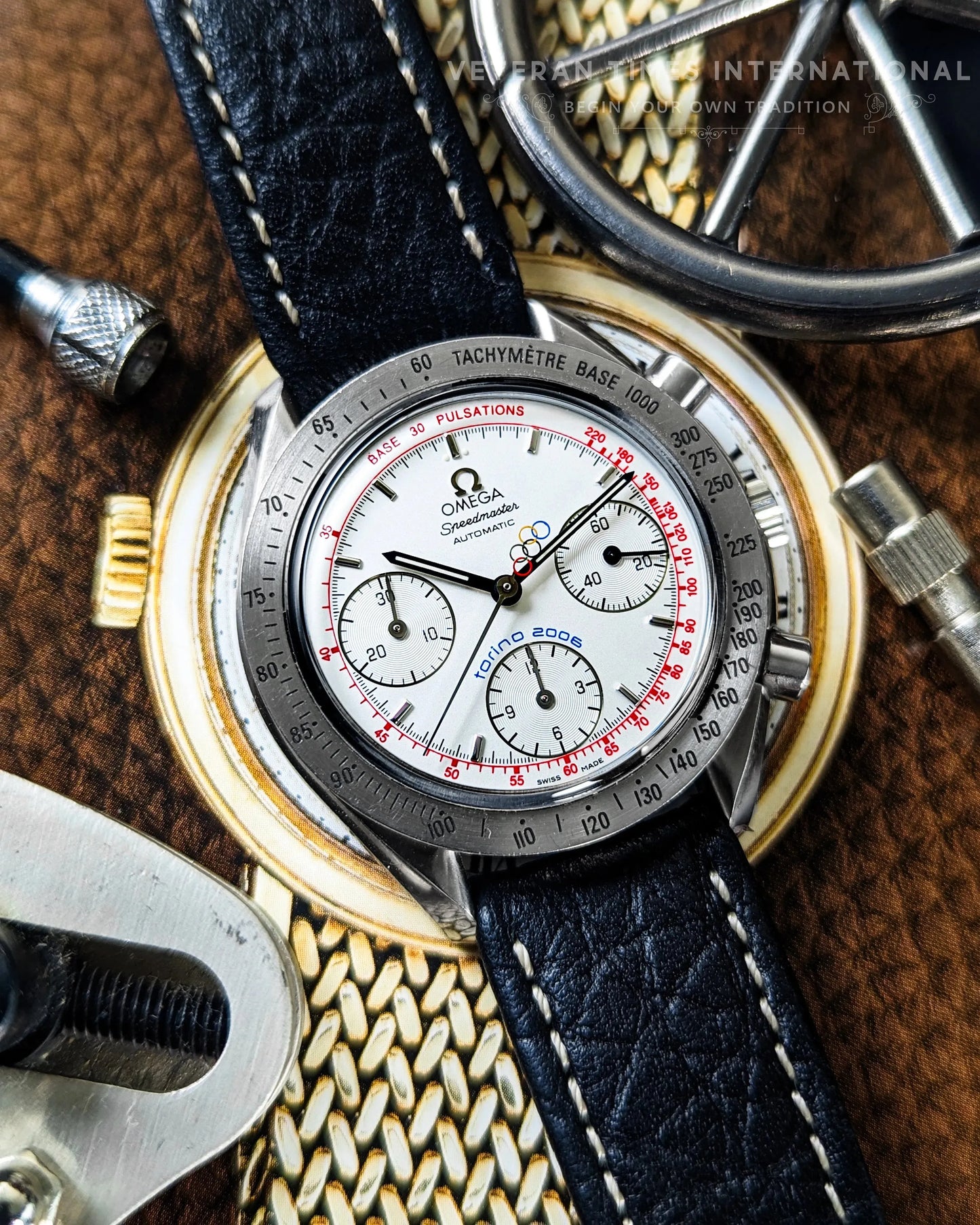 0163_Omega_Speedmaster_-_Torino_Olympics_-_Automatic_Cal.3220A_-_Limited_Edition_-_2006_Swiss15 - Veteran Times Int