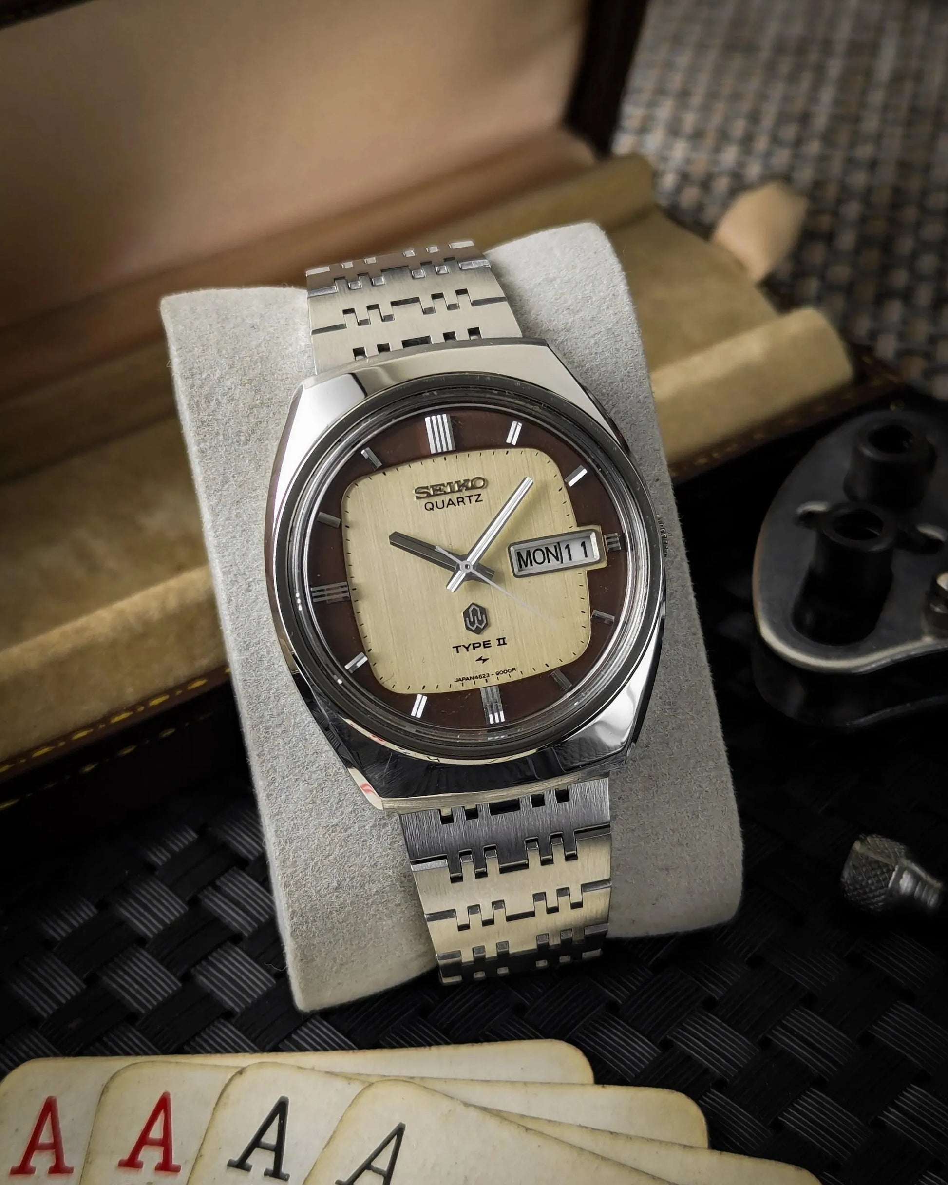 0046SeikoQuartzTypeII_-4623-900A-BeigeGoldTexturedDial-1970_sJDM_1 - Veteran Times Int