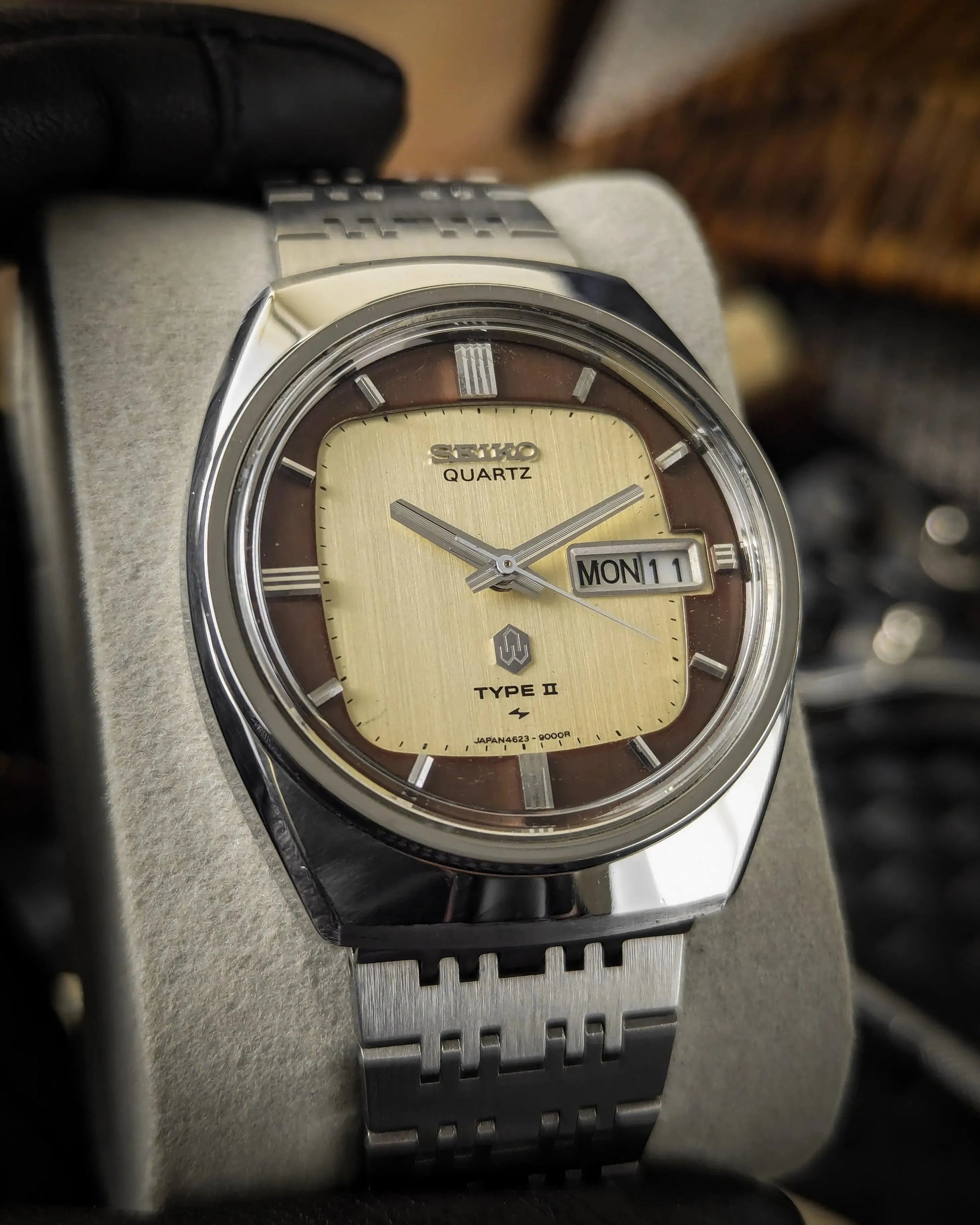 0046SeikoQuartzTypeII_-4623-900A-BeigeGoldTexturedDial-1970_sJDM_2 - Veteran Times Int