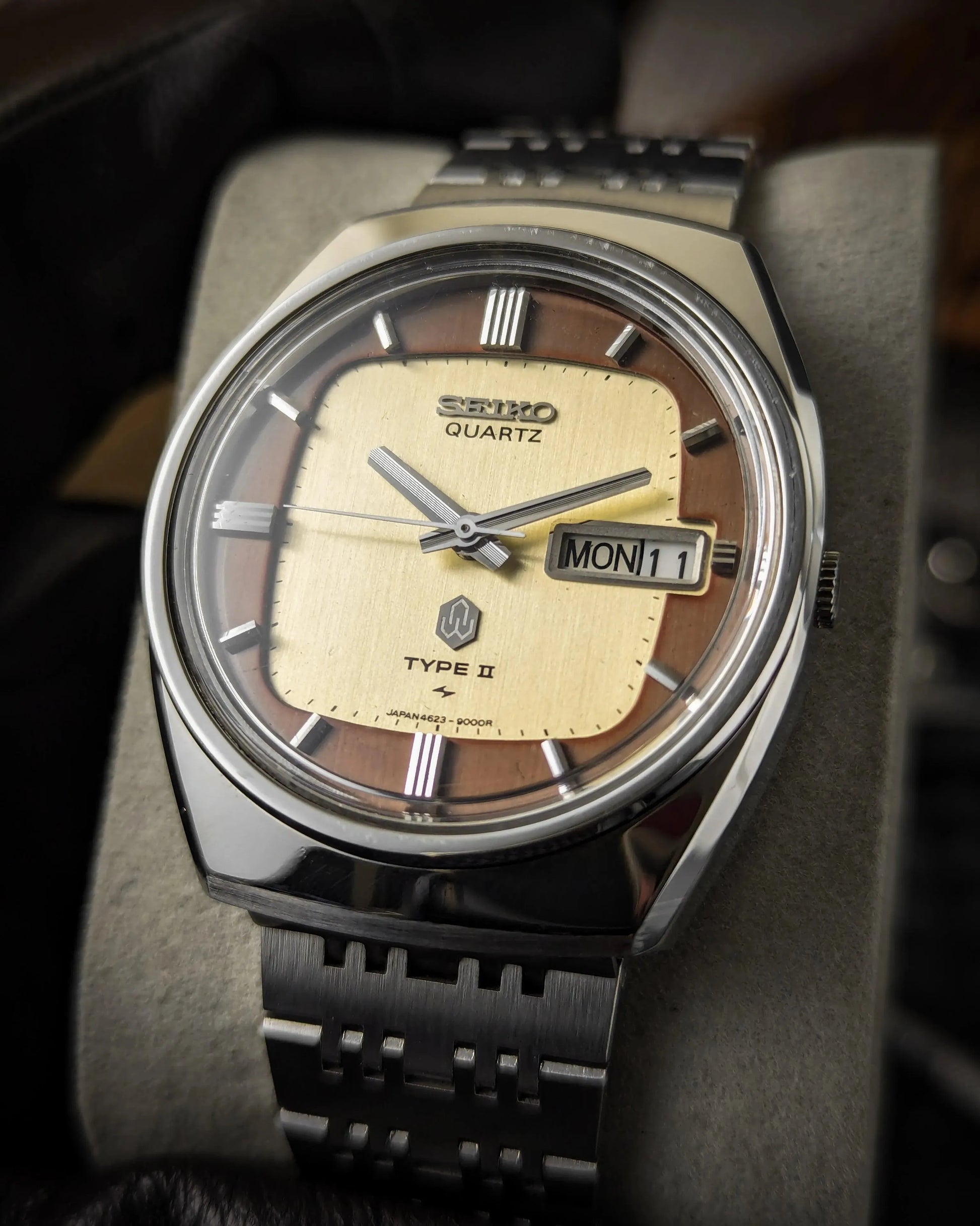 0046SeikoQuartzTypeII_-4623-900A-BeigeGoldTexturedDial-1970_sJDM_3 - Veteran Times Int