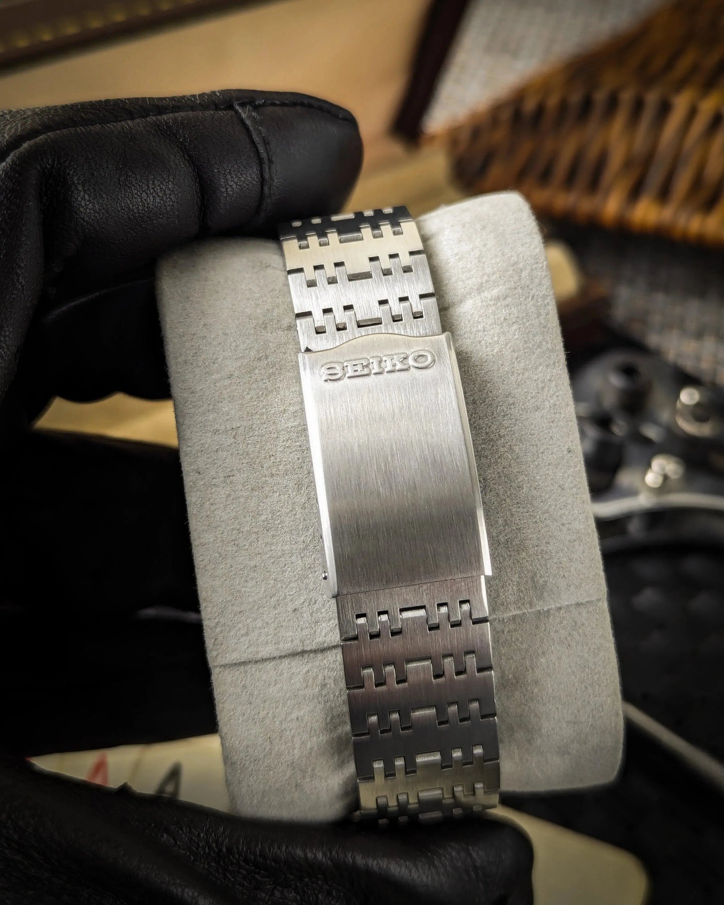 0046SeikoQuartzTypeII_-4623-900A-BeigeGoldTexturedDial-1970_sJDM_7 - Veteran Times Int