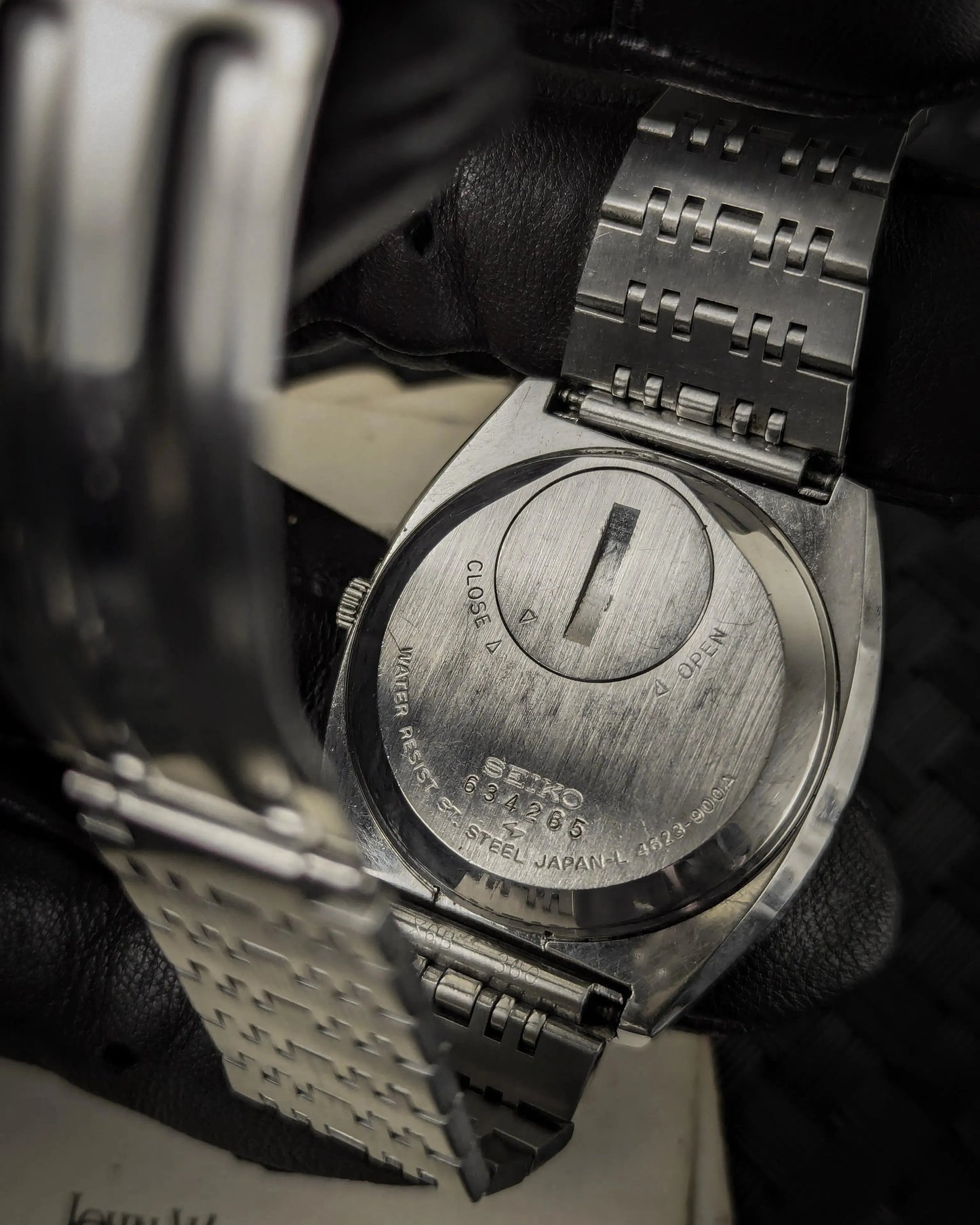 0046SeikoQuartzTypeII_-4623-900A-BeigeGoldTexturedDial-1970_sJDM_8 - Veteran Times Int