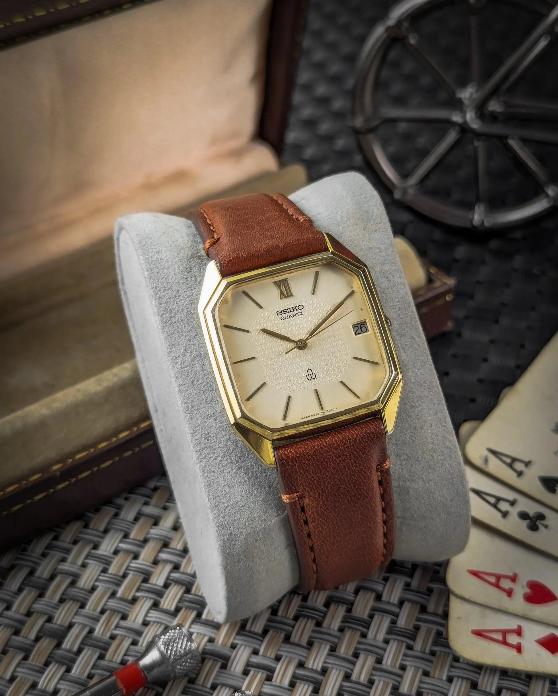 0051VintageSeikoQuartz-5932-5011-_GoldTexturedDial_1980_sJDM_20 - Veteran Times Int
