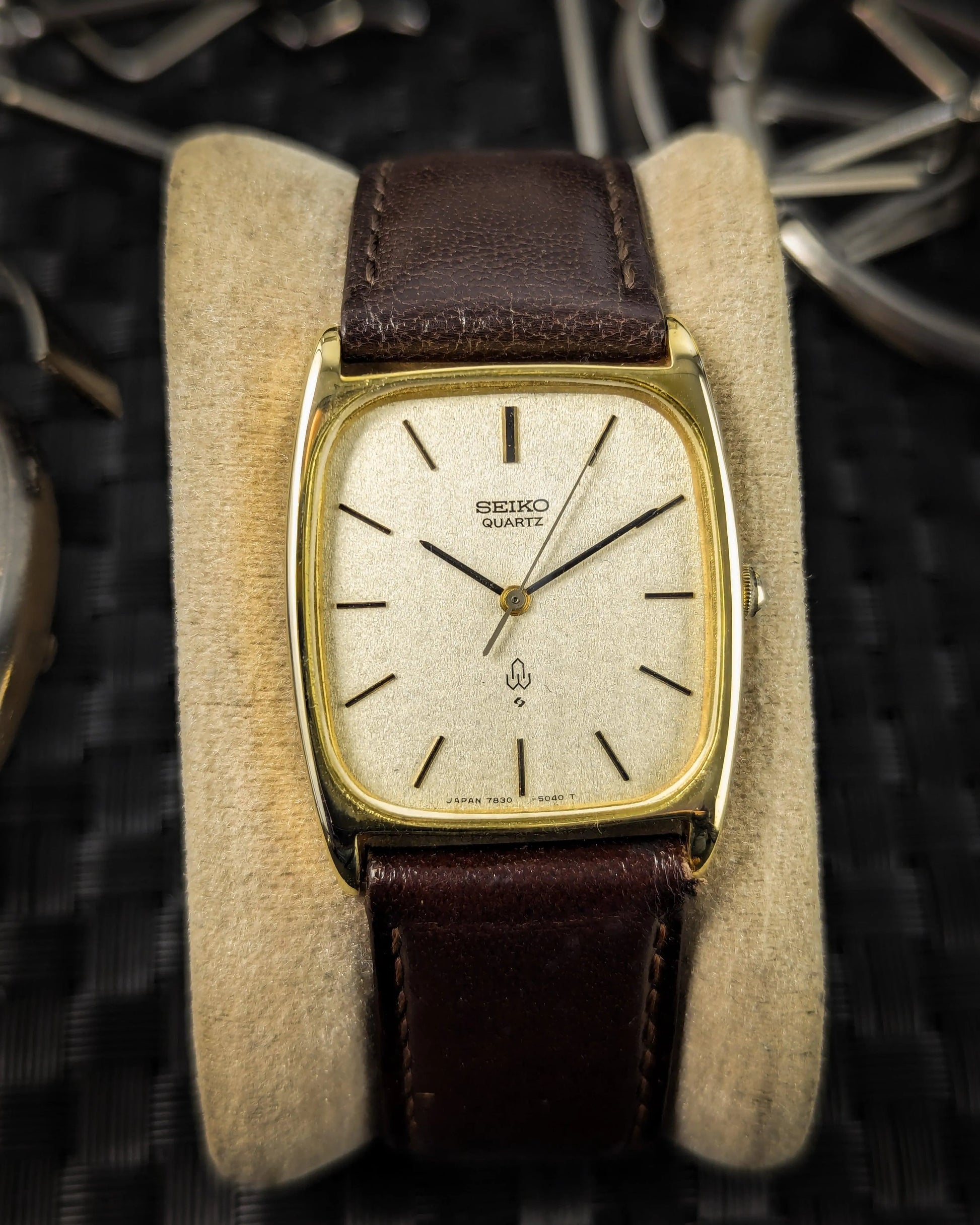 0063SeikoQuartz-7830-5040-DressWatch-GoldTexturedDial_1970_sJDM_4 - Veteran Times Int