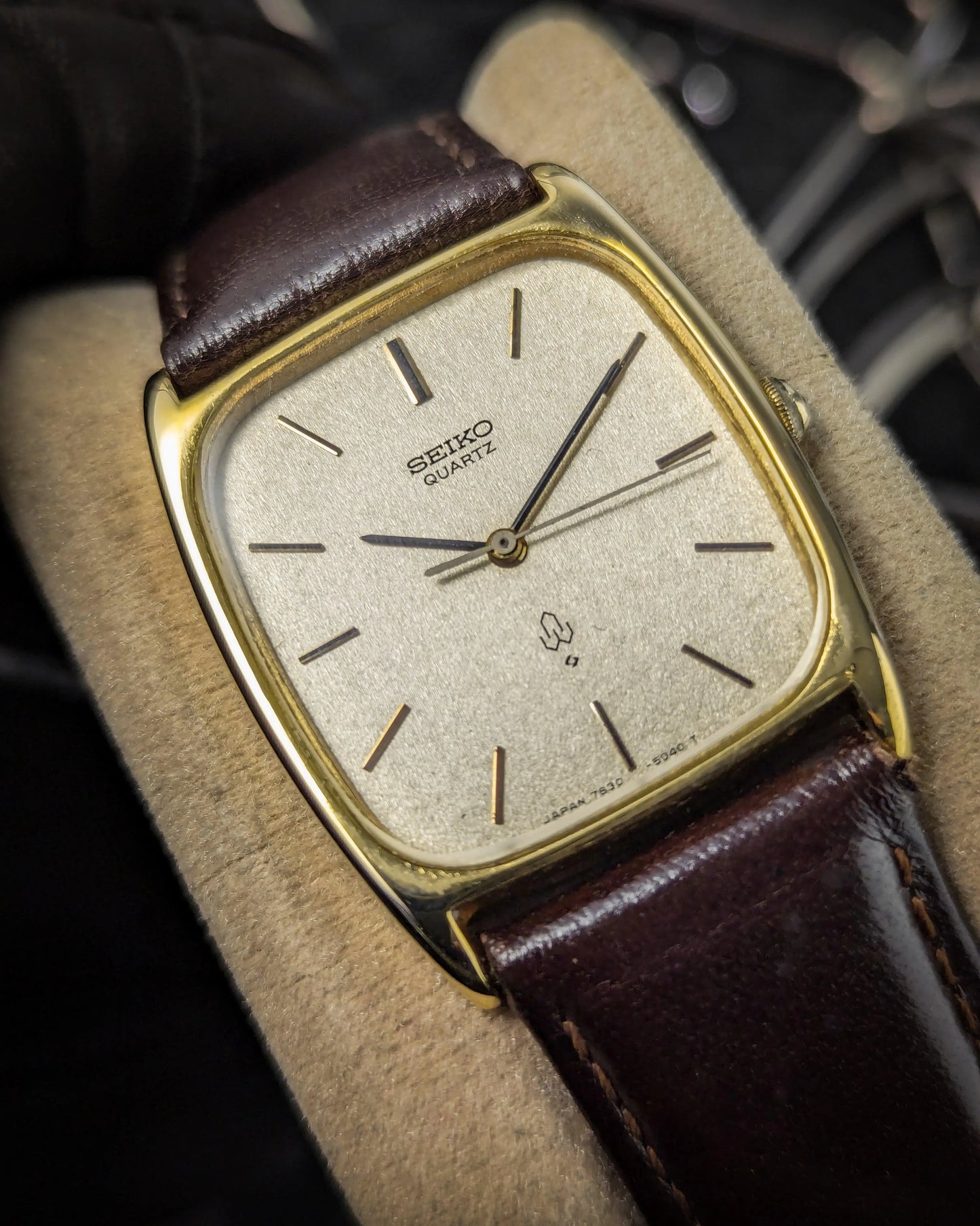 0063SeikoQuartz-7830-5040-DressWatch-GoldTexturedDial_1970_sJDM_5 - Veteran Times Int