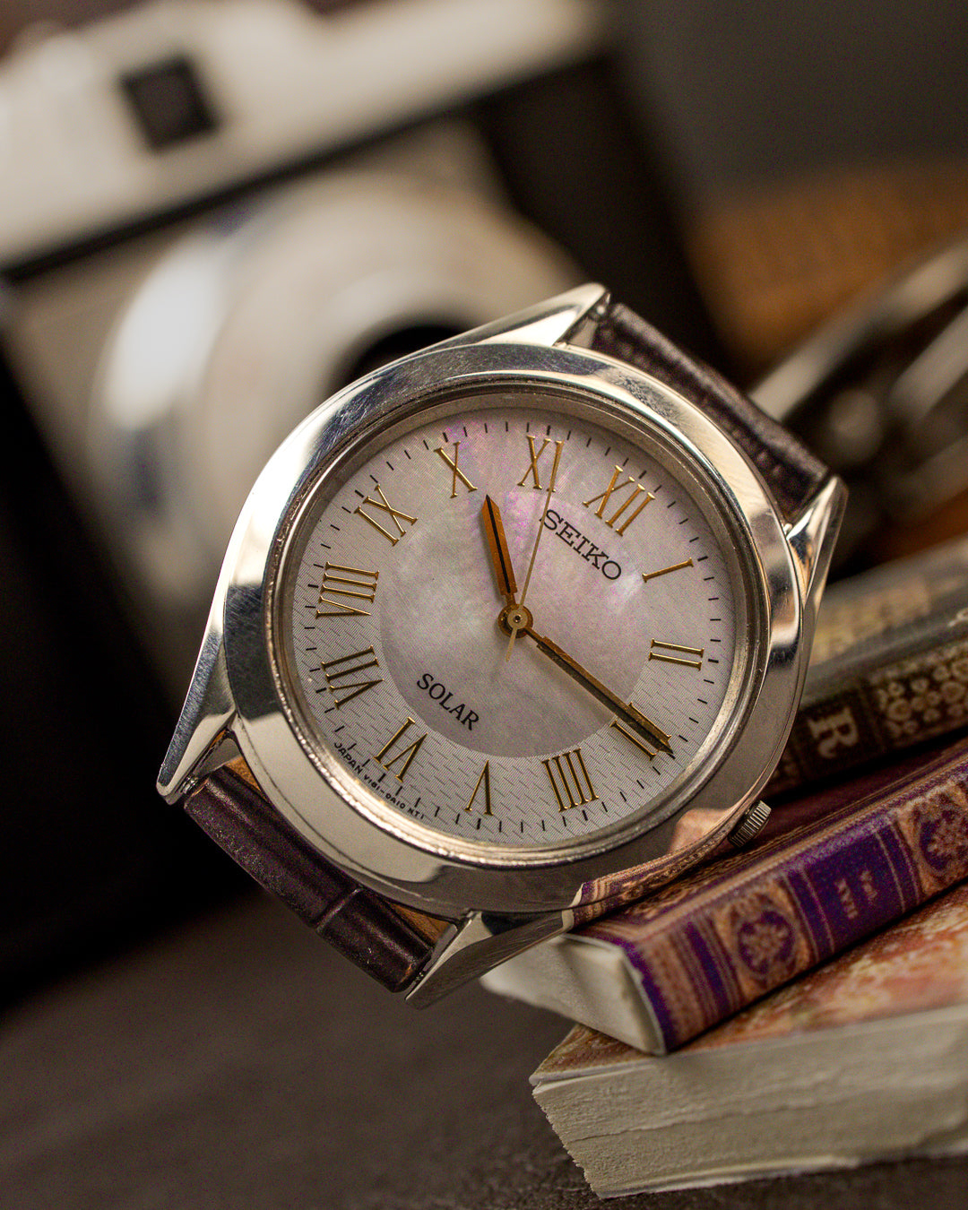 Seiko - Solar Mother of Pearl Roman Dial - V181-0A10
