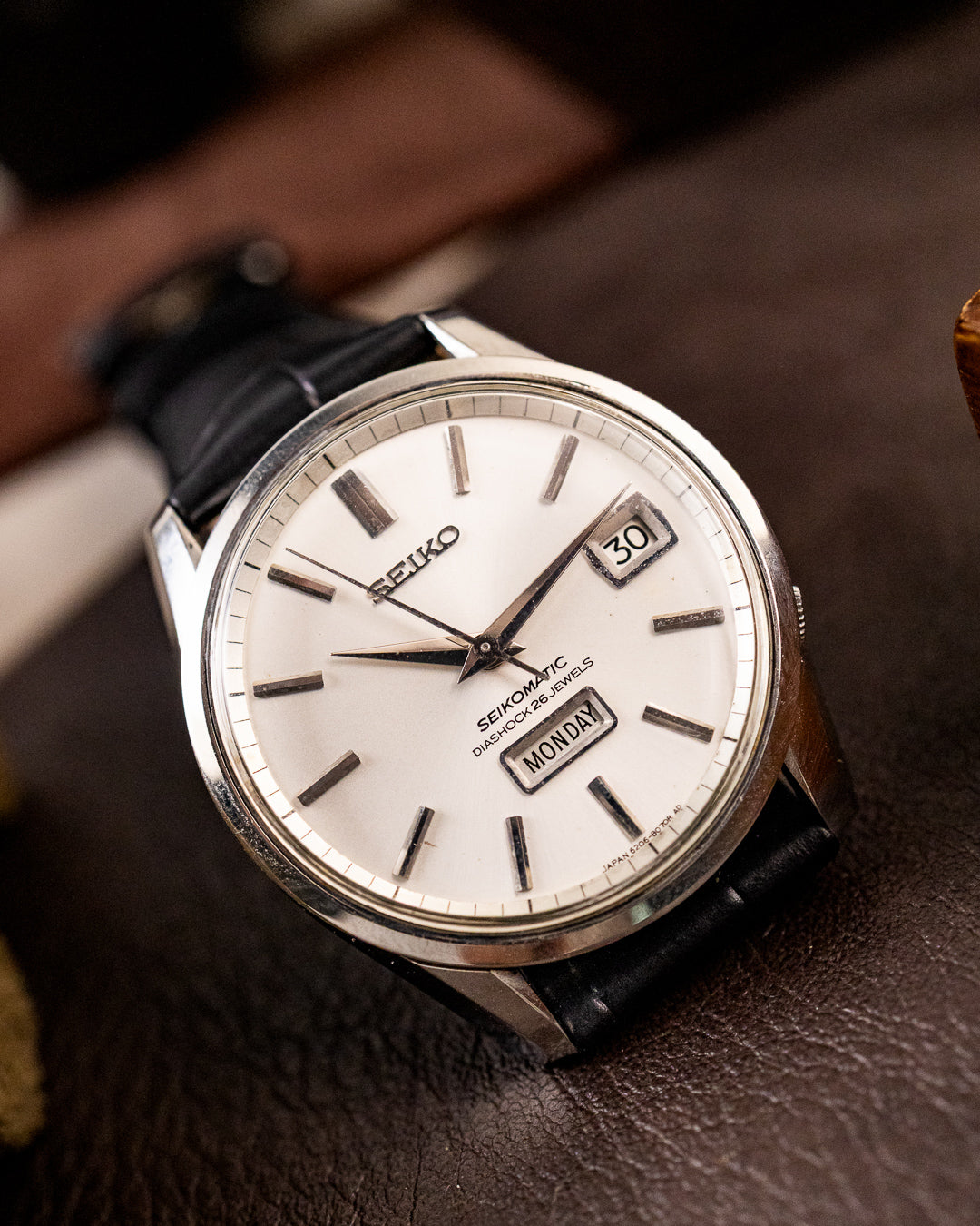Seiko - Seikomatic Diashock 26 Jewels Dolphin Caseback - 6206-8040
