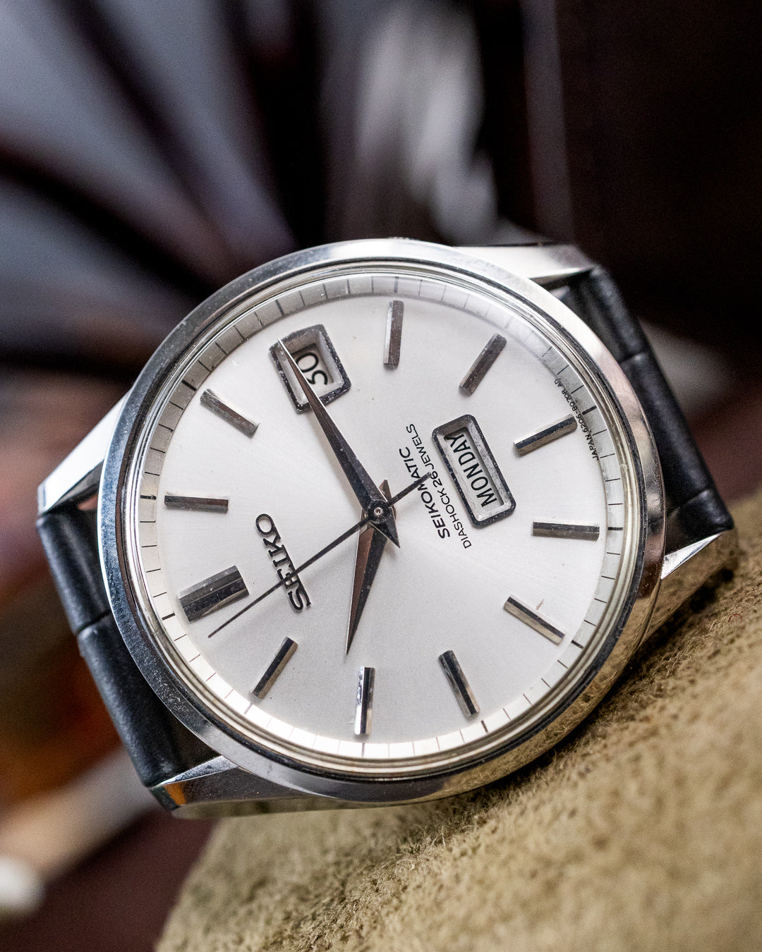 Seiko - Seikomatic Diashock 26 Jewels Dolphin Caseback - 6206-8040