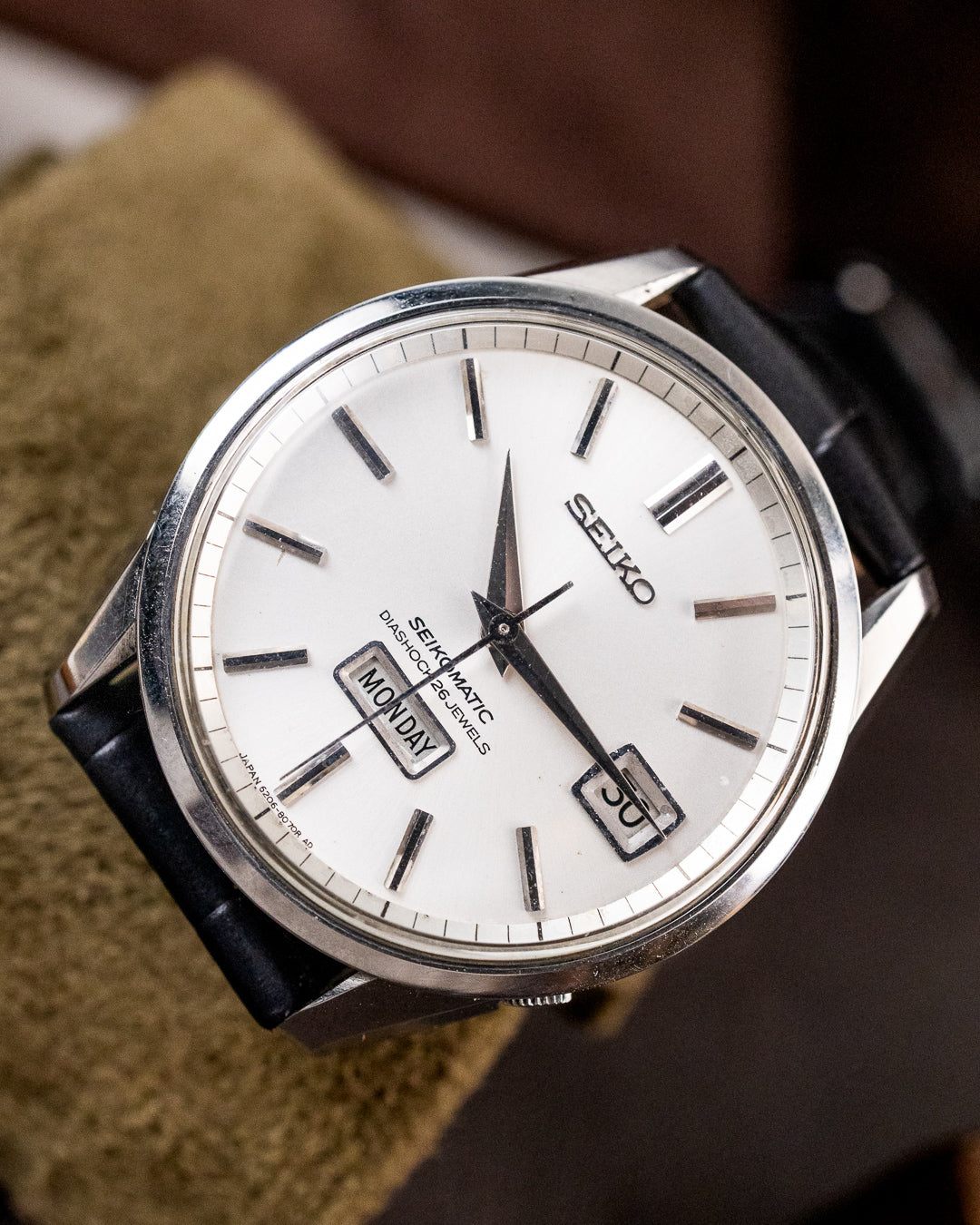 Seiko - Seikomatic Diashock 26 Jewels Dolphin Caseback - 6206-8040