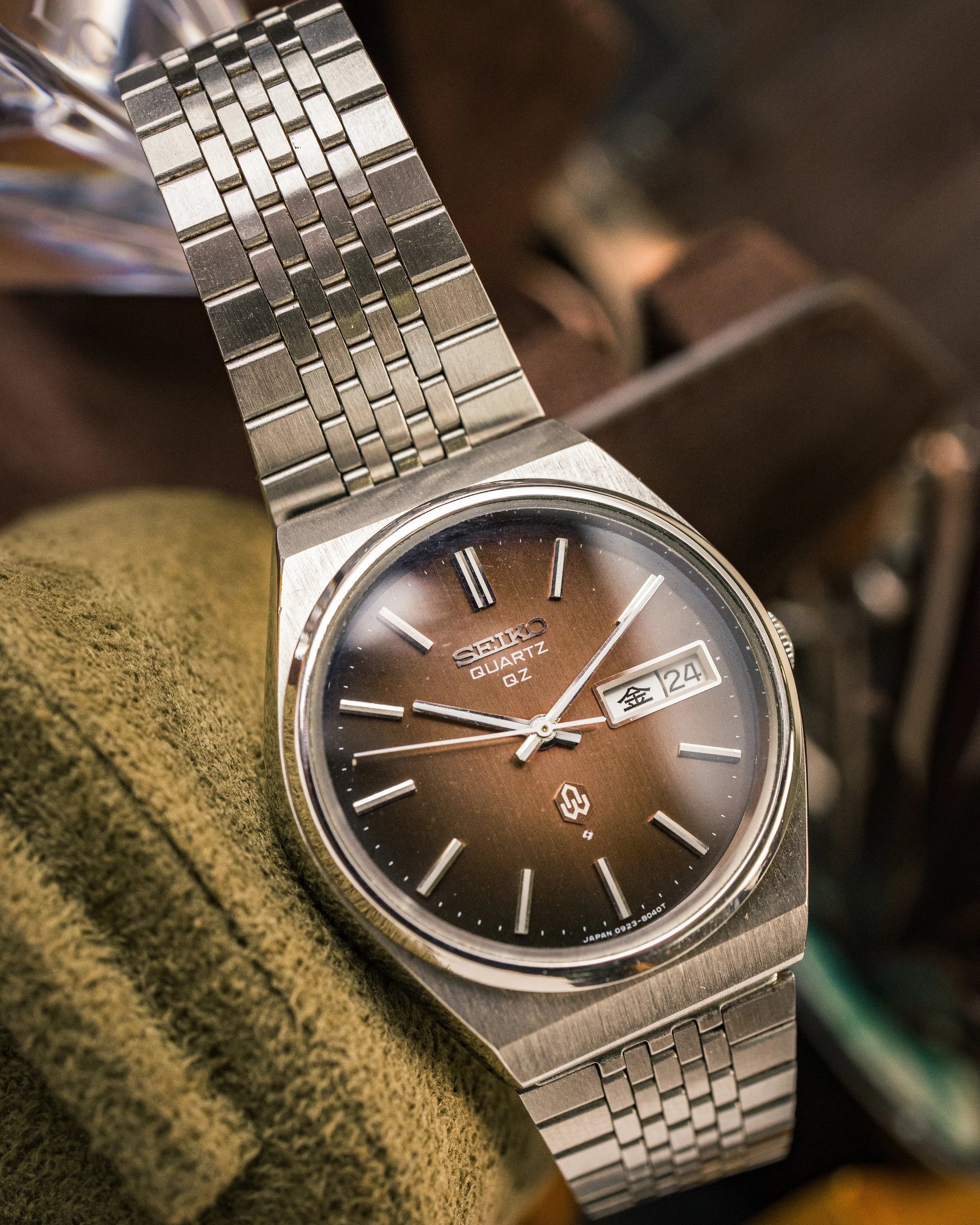 ブラウン シャンデリア置時計 カラクリ SEIKOQUARTZ Seiko - Quartz QZ Day-Date - 0923-8040 – Veteran Times Int