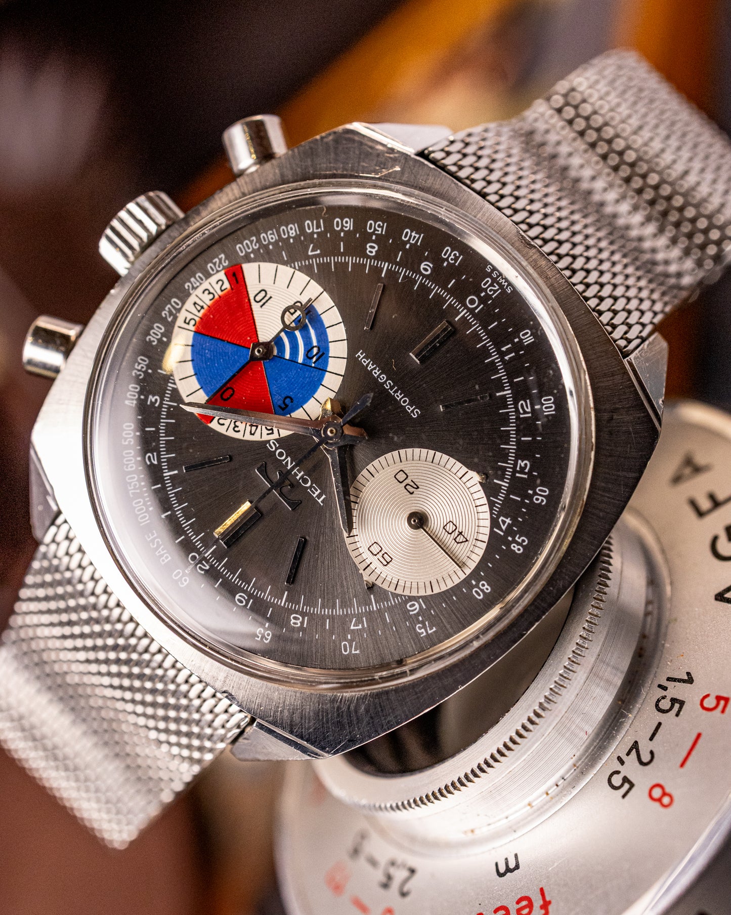 Technos - Sportsgraph - 1970s Chronograph Style