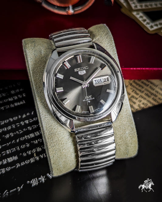 Seiko 5 Deluxe - 6106-8131