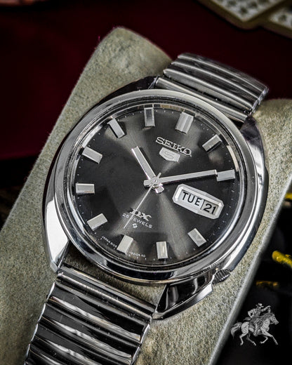 Seiko 5 Deluxe - 6106-8131